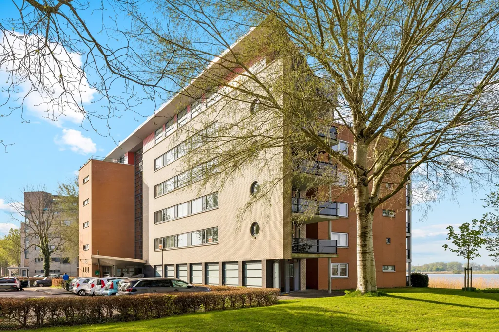 Välivaade - Corner Gallery Flat with Balcony in Filmwijk