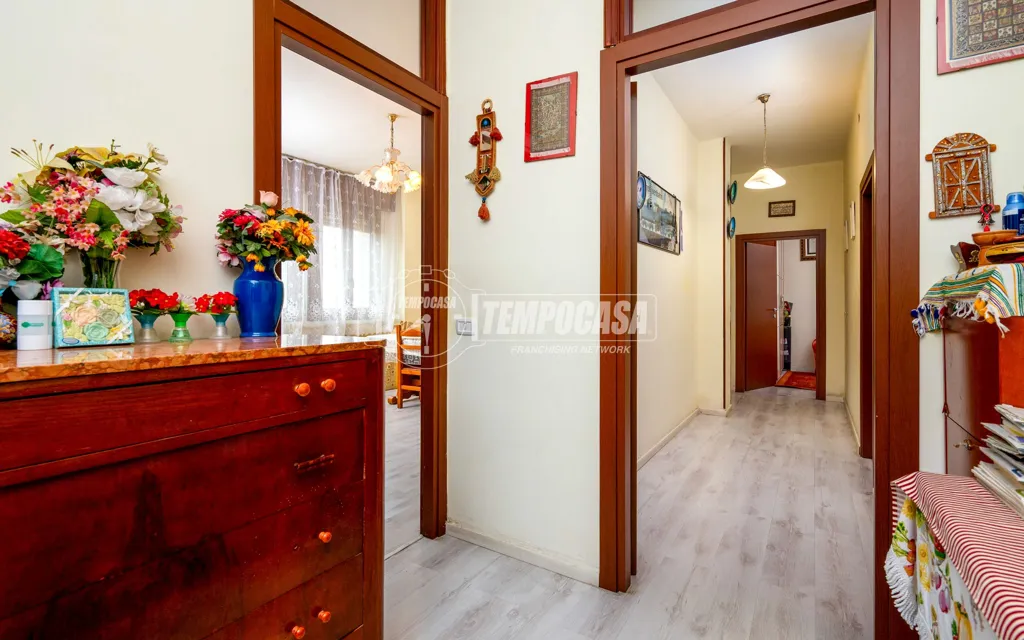 Esik - Flat with Balcony in Sassuolo