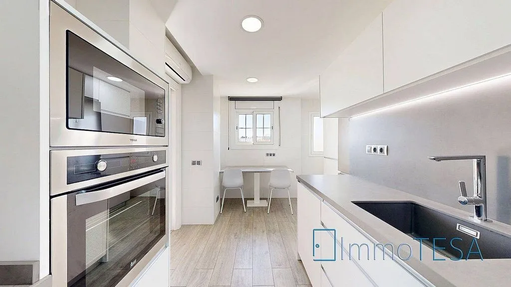 Cuisine - Apartment with Balcony in Parc d’Europa