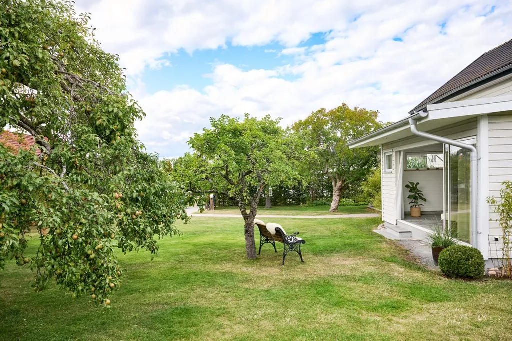 Garden - Villa with Guest Apartment near Vättern