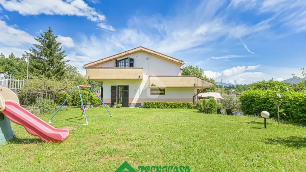 Aed - Villa with Private Garden in Aulla