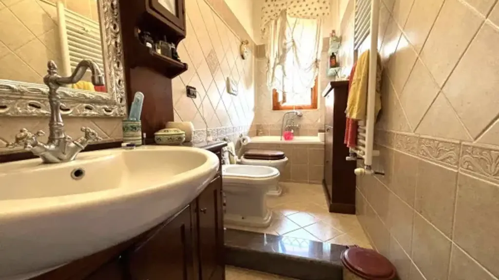 Bagni - Bifamiliar Villa with Garden in Ardea