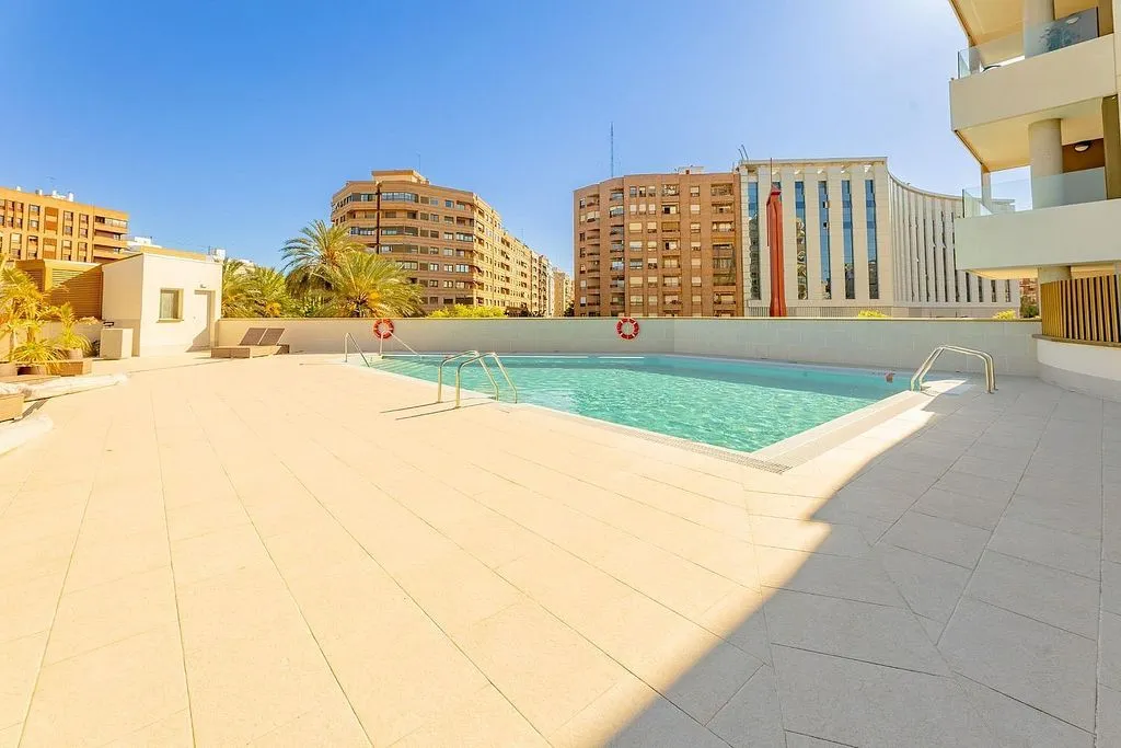 Piscina - Apartment with East-Facing Terrace in L'Eixample