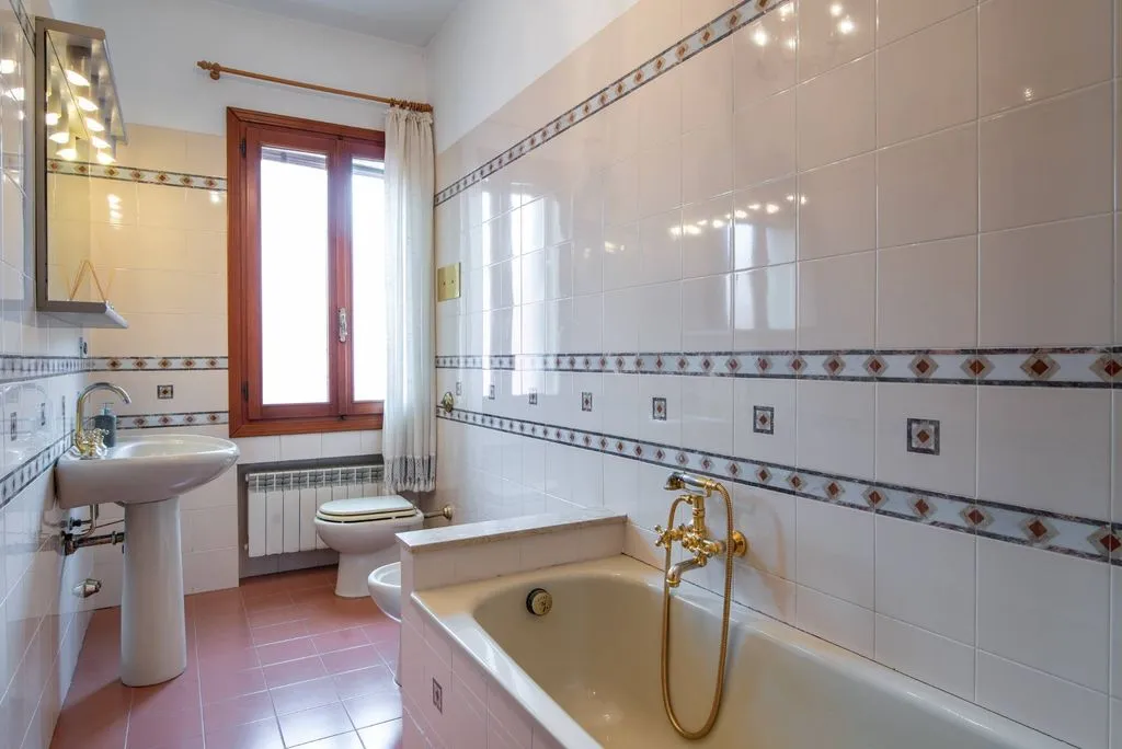 Bathrooms - Luxury Penthouse with Terrace in Venice
