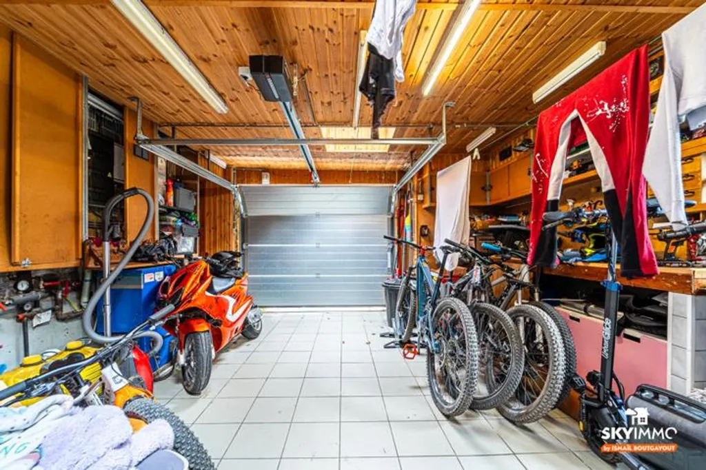 Garage - Charming House with Terrace in Waremme