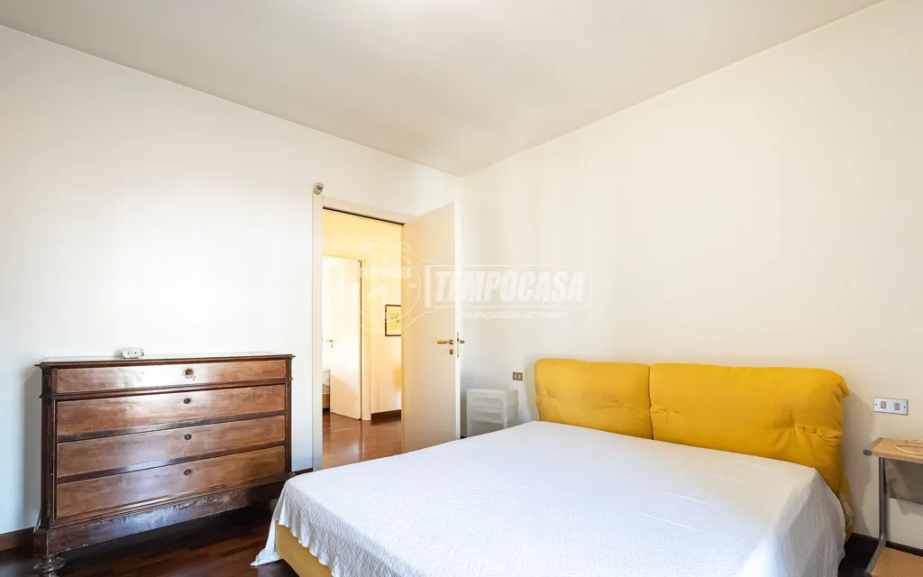 Chambres - Mansard Apartment with Balcony in Mariano Comense