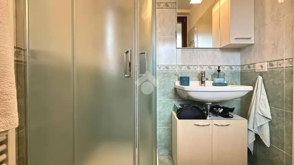 Salles de bain - Attico with Balcony in Crespiatica