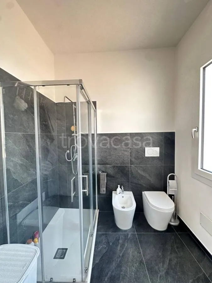 Bagni - Appartamento ristrutturato con terrazza a Galliate