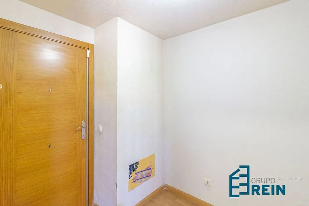 Rooms - 3-Bedroom Apartment with Garage in Recas