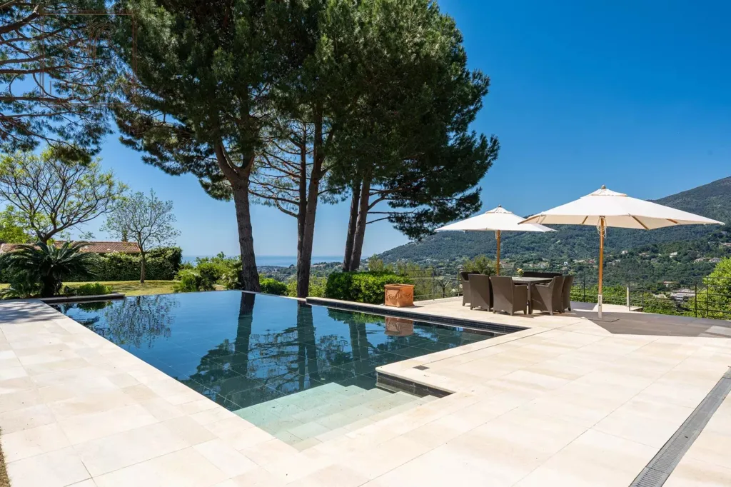 Bassein - Villa with Sea View in Prestigious Menton