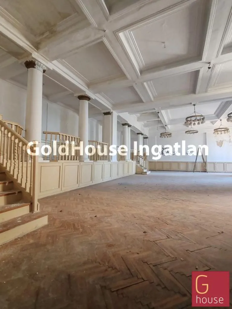 Entrée - Castle Villa with Courtyard in Budapest XXII