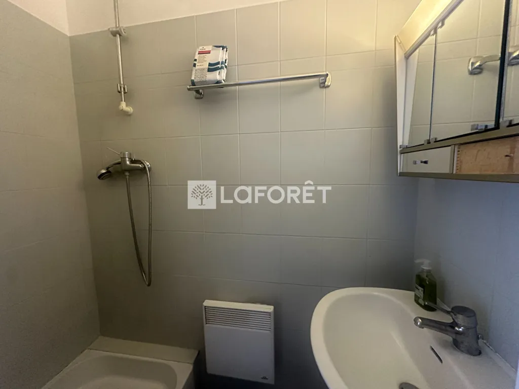 Salles de bain - Appartement Meublé 2 Pièces à Vitry-sur-Seine