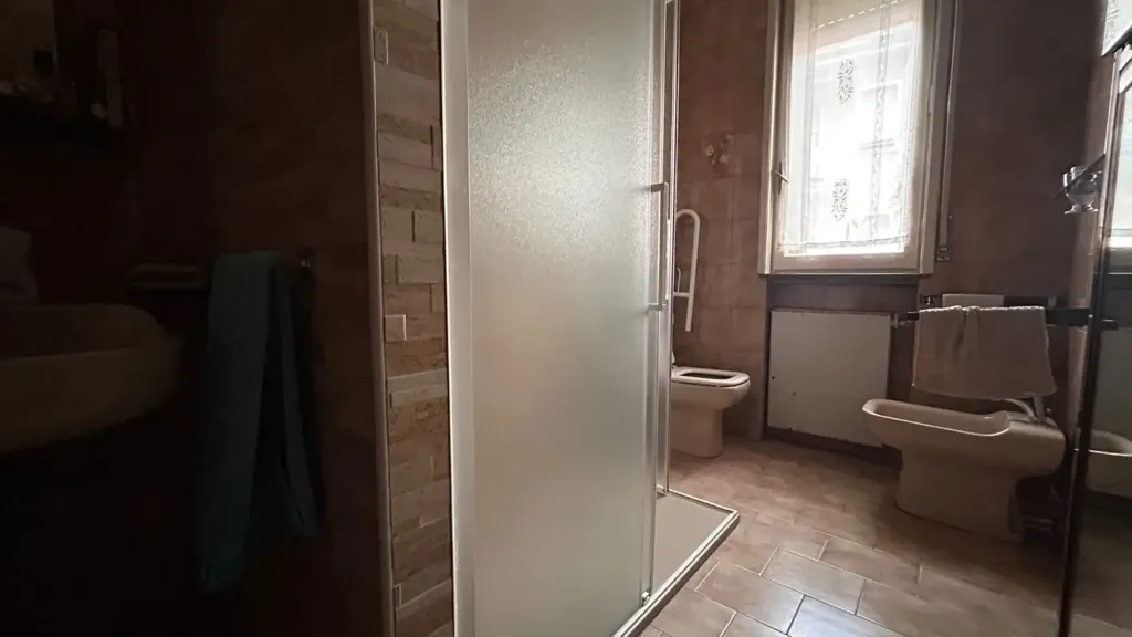 Salles de bain - Apartment with Terrace in Piacenza