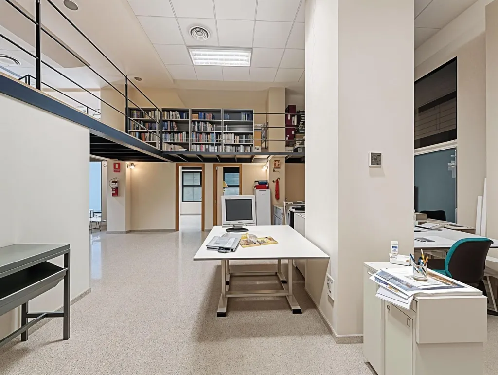 Kabinet - Commercial Space with High Ceilings in Burjassot