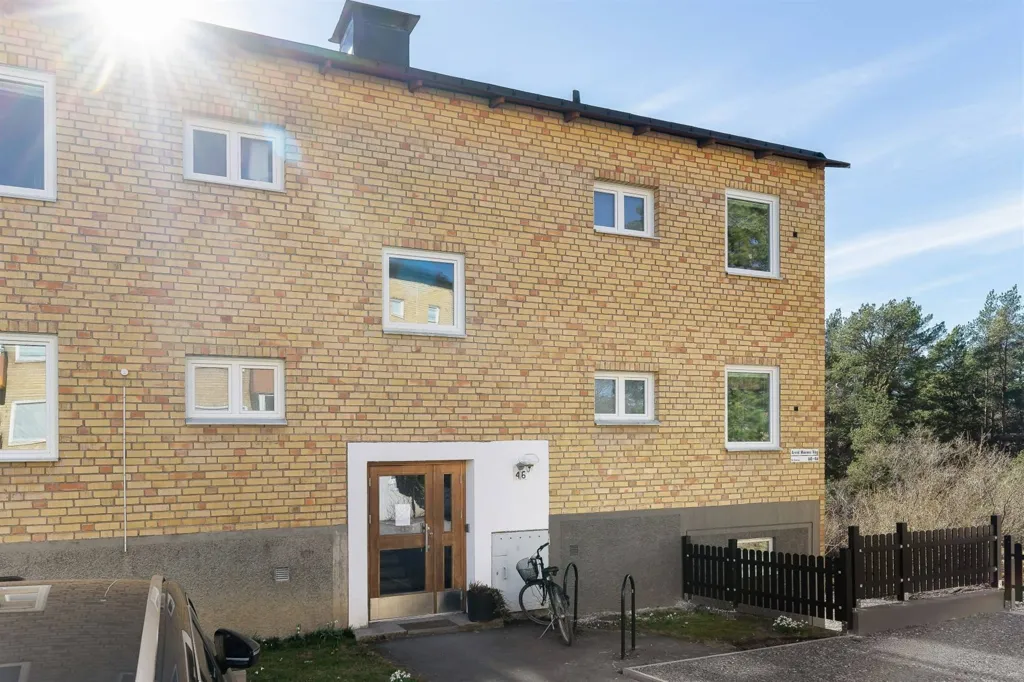 Esterno - Efficient Flat with Loft Potential in Blackeberg