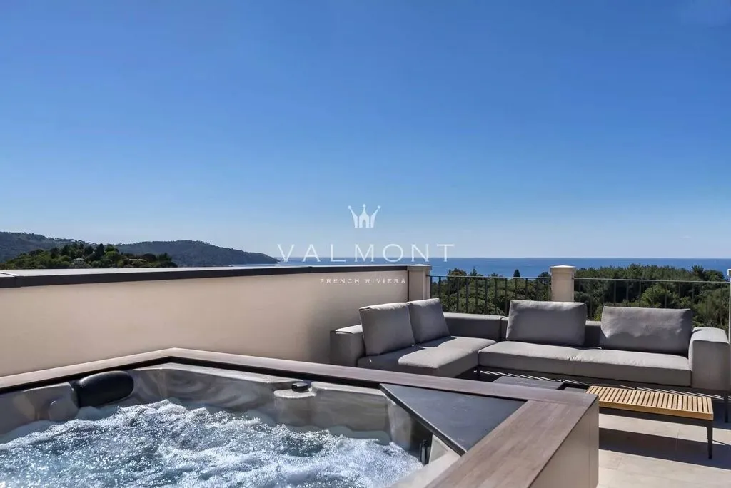 Terrace - Luxury Villa with Pool in La Croix-Valmer