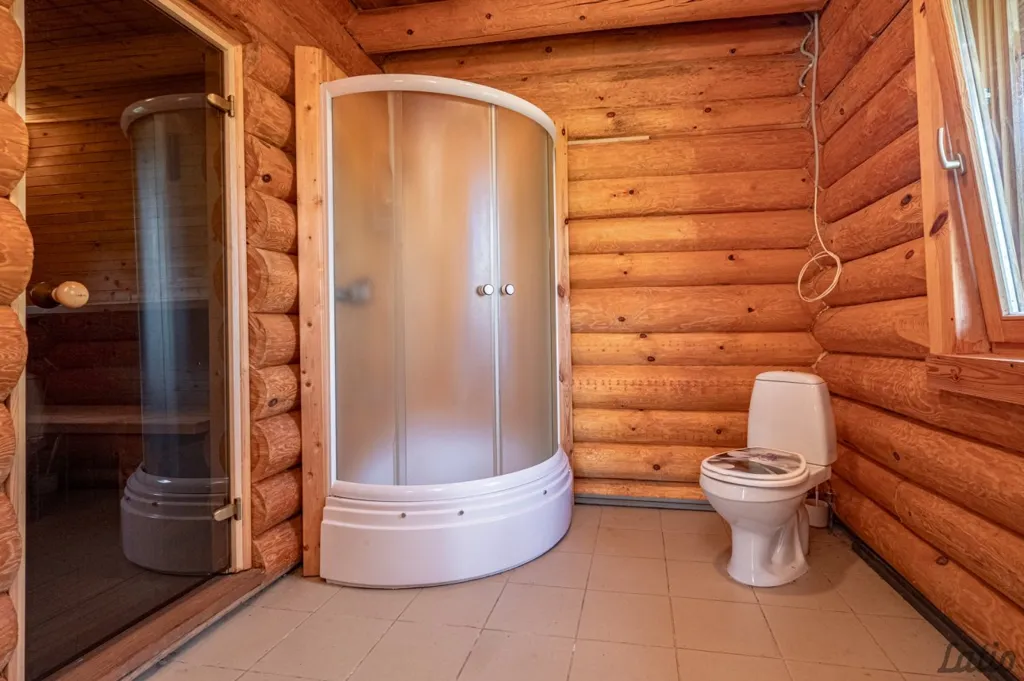 Salles de bain - Wooden Cottage with Lake View in Cēsis District