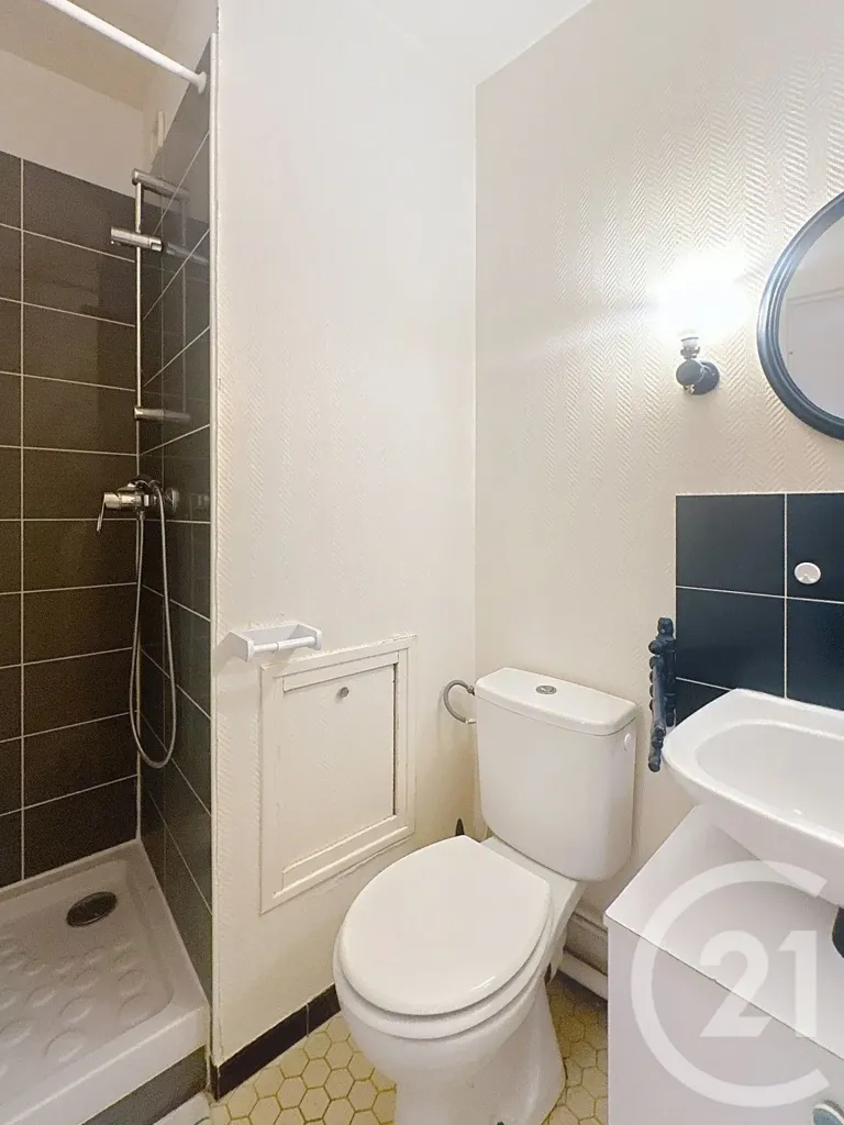 Salles de bain - Studio Meublé avec Parking à Orléans