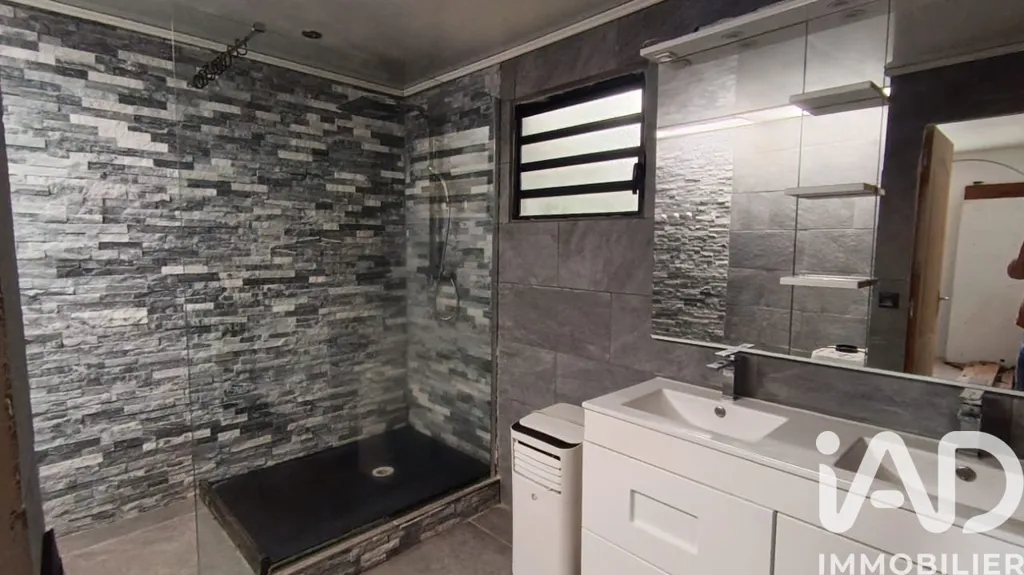 Salles de bain - Maison Traditionnelle avec Piscine à 10 min à Pied des Commodités