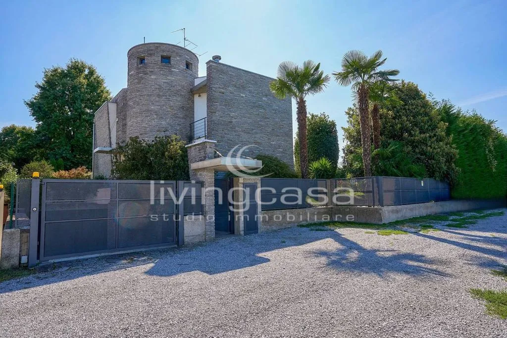 Extérieur - Luxury Villa with Panoramic Tower in Besana in Brianza