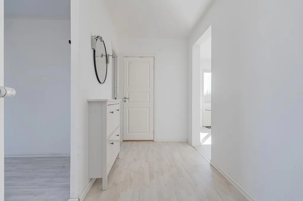 Esik - Modernised Two-Bedroom Flat with Balcony in Johannedal