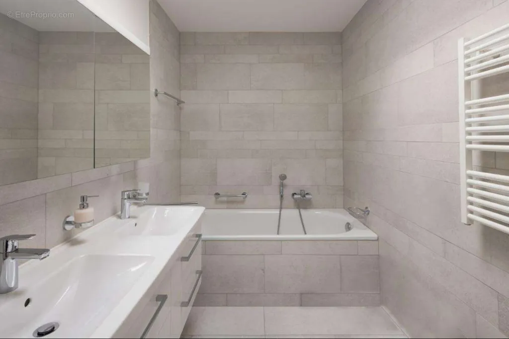 Bagni - Bright T3 Apartment with Terrace in Bruges