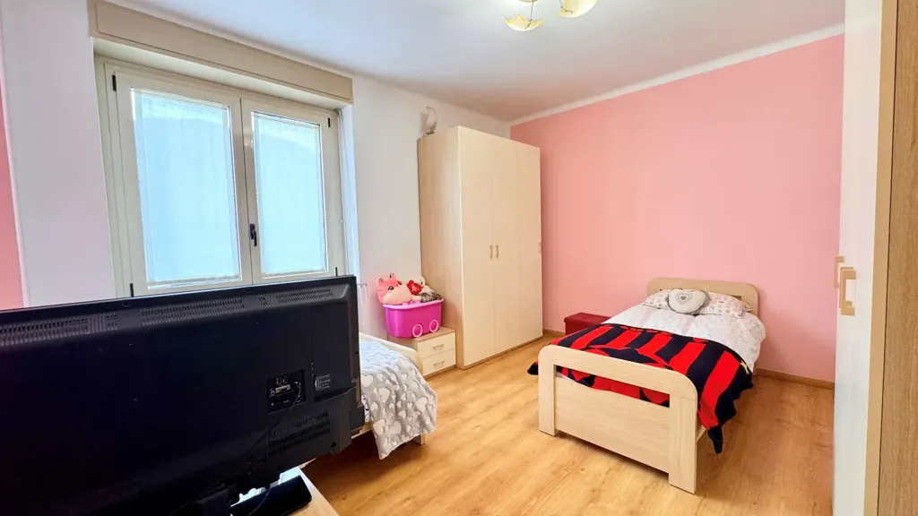 Camere da letto - Three-Room Apartment with Balcony in Breno
