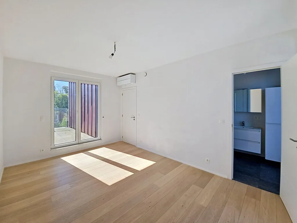 Stanze - Contemporary Flat with Terraces in Green Setting