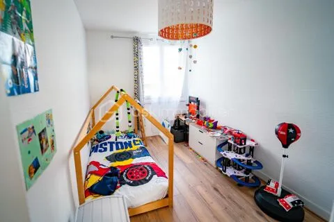Chambres - Appartement Rénové avec Vue Dégagée à Brest