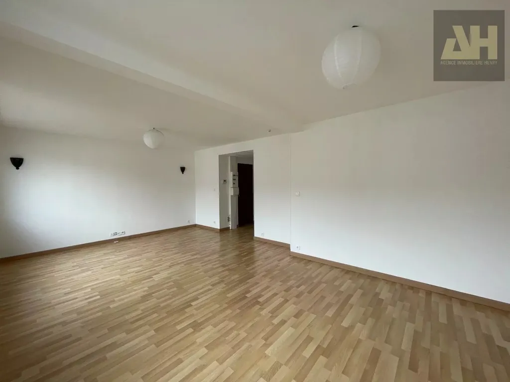 Elutuba - T2 Flat with Loggia in St Michel/Ponchelet