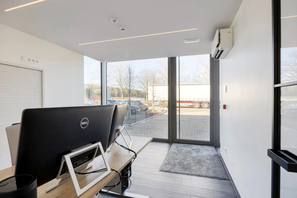 Bureau - Bâtiment Commercial Rénové à Heverlee, Leuven