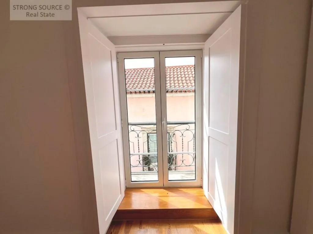Toad - Luxury Apartments with River View in Graca, Lisbon