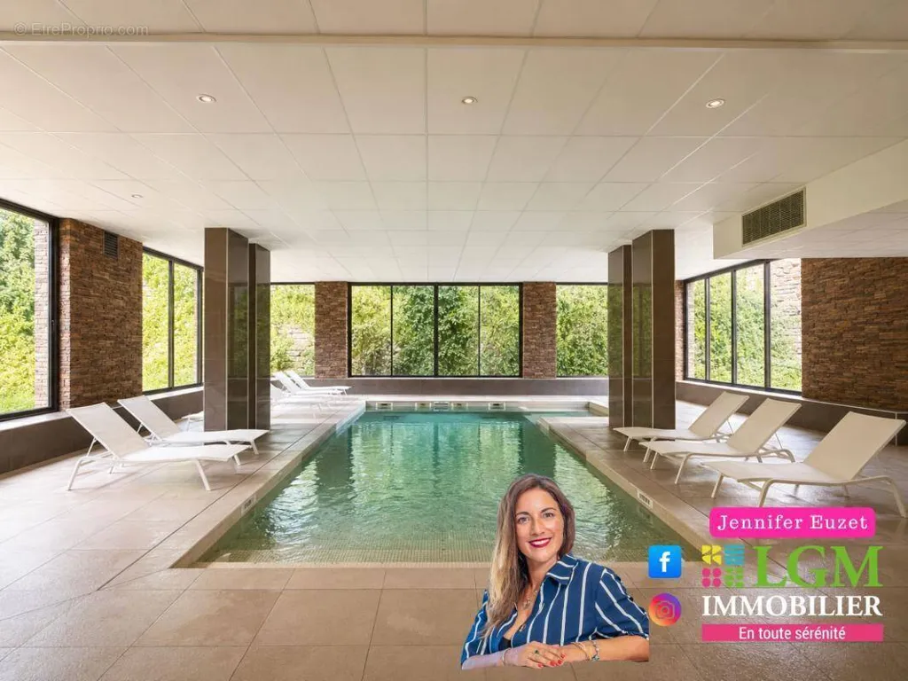 Bassein - Contemporary Flat with Pool in Prestigious Residence