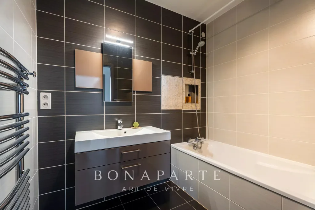 Salles de bain - Duplex avec Vue sur le Golf à Prévessin