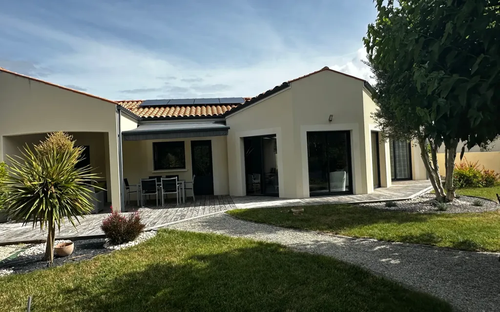 Välivaade - Contemporary House with Garden in Soubise