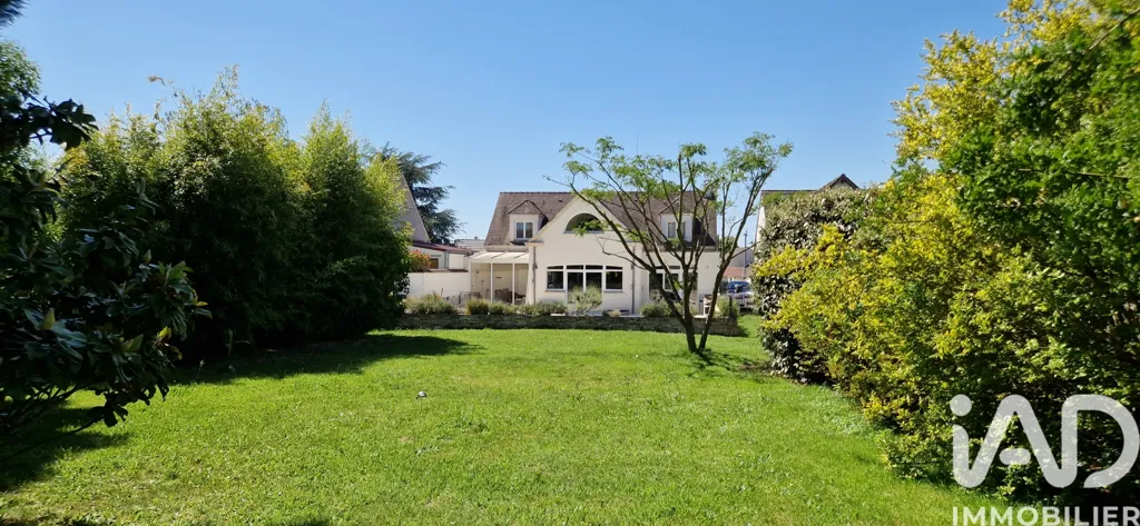 Giardino - House with Pool in Armentières-en-Brie