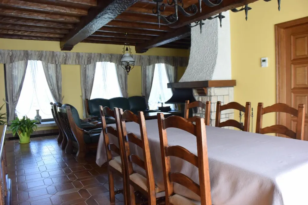 Salle à manger - Villa avec Terrasse et 4 Façades à Proximité