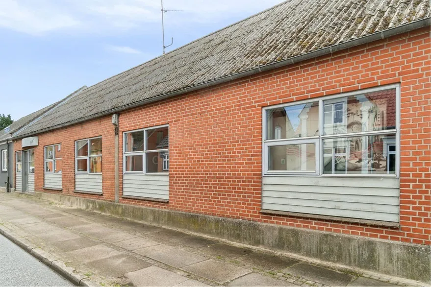 Välivaade - Development Opportunity with Business and Residential Potential in Hovedgård
