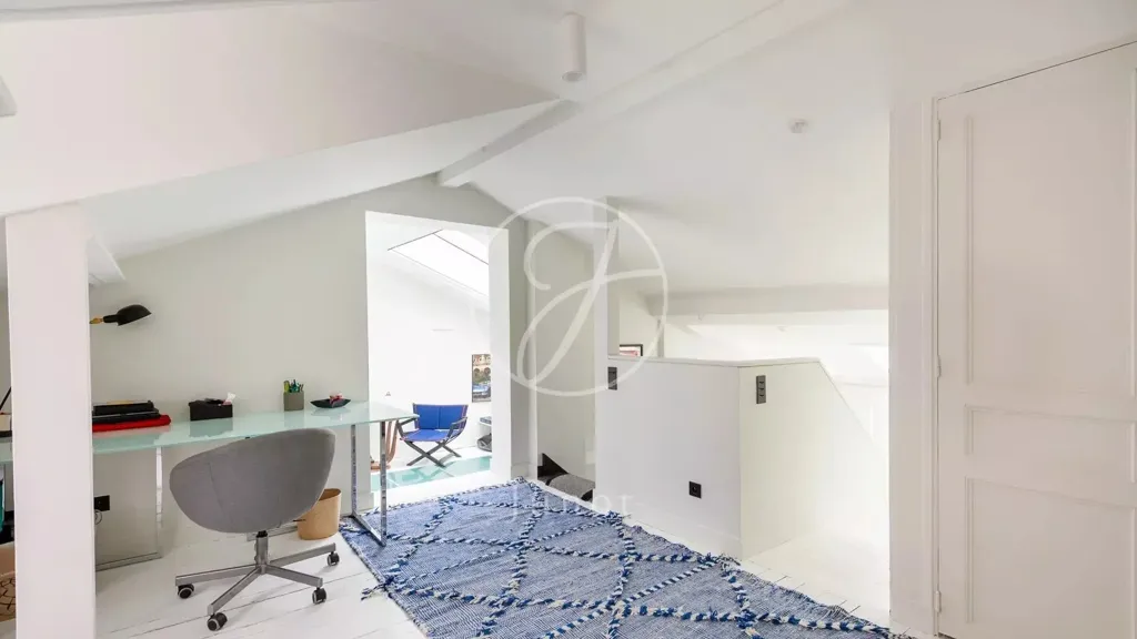 Kabinet - Private Mansion with Garden in Paris 16th