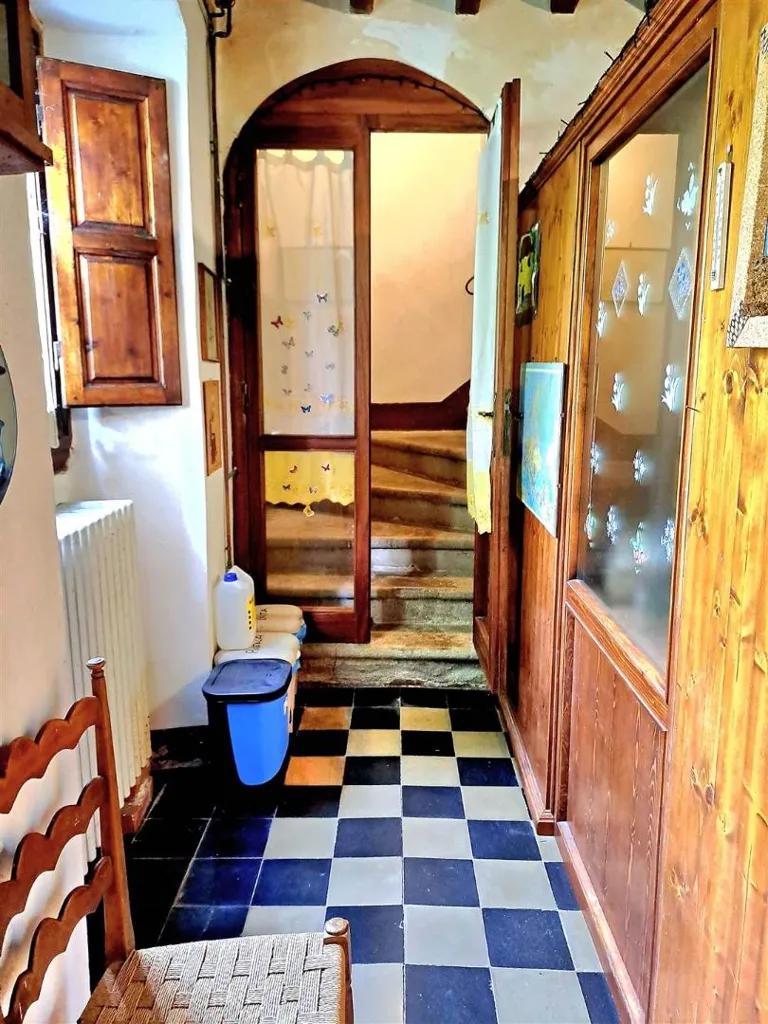 Entrée - Rustic Farmhouse with Olive Grove in Pontassieve