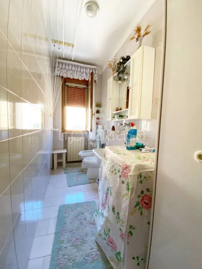 Salles de bain - Spacious Apartment with Balcony in Copparo