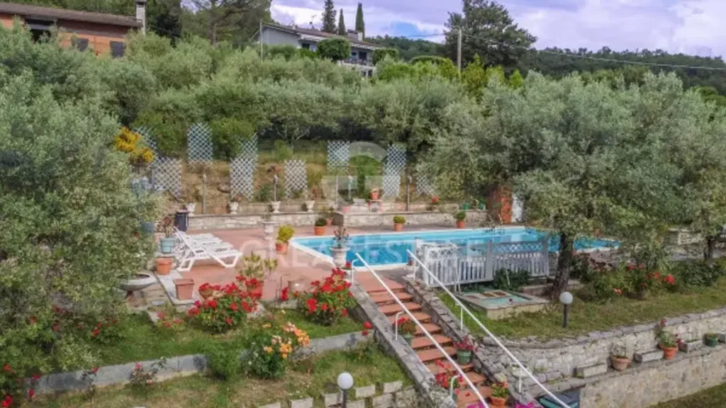 Pool - Villa with Lake View in Magione