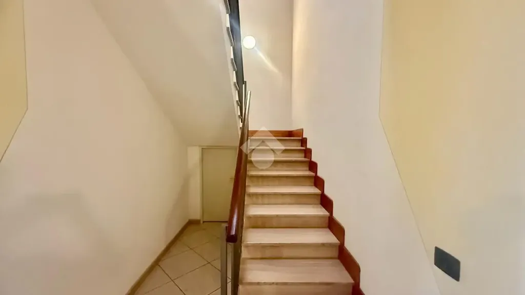 Toad - Two-Storey Apartment with Balcony in Guastalla