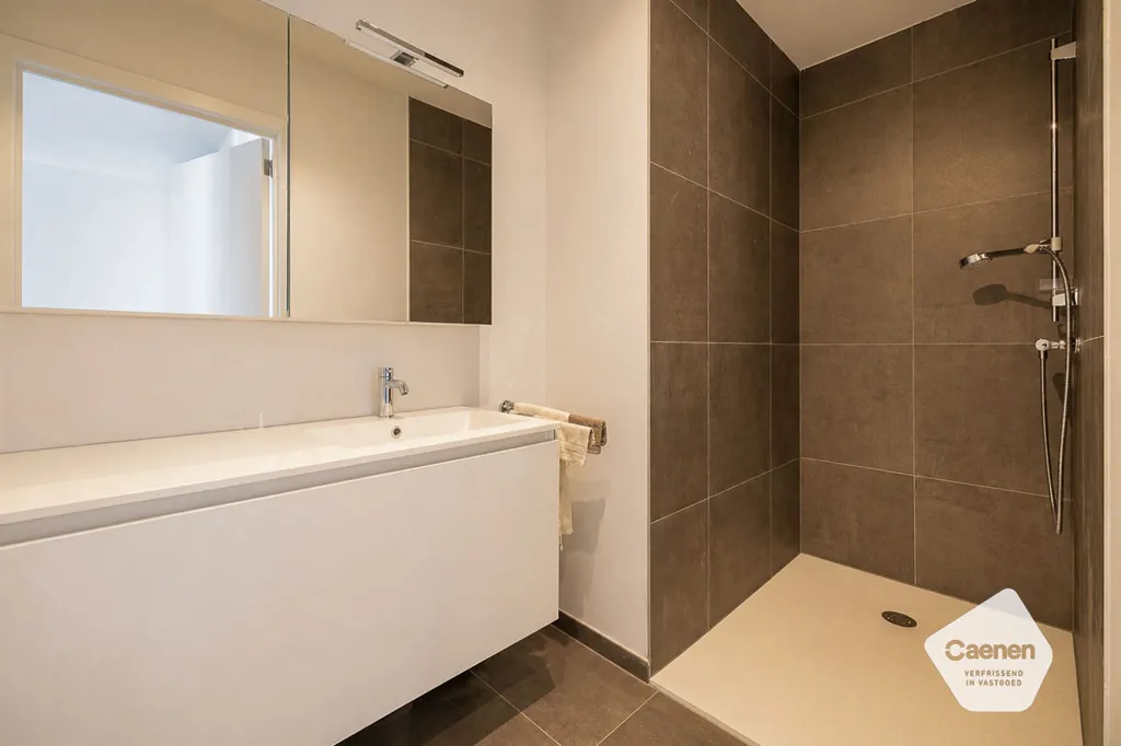 Salles de bain - Appartement moderne avec terrasse près de la mer à Lombardsijde