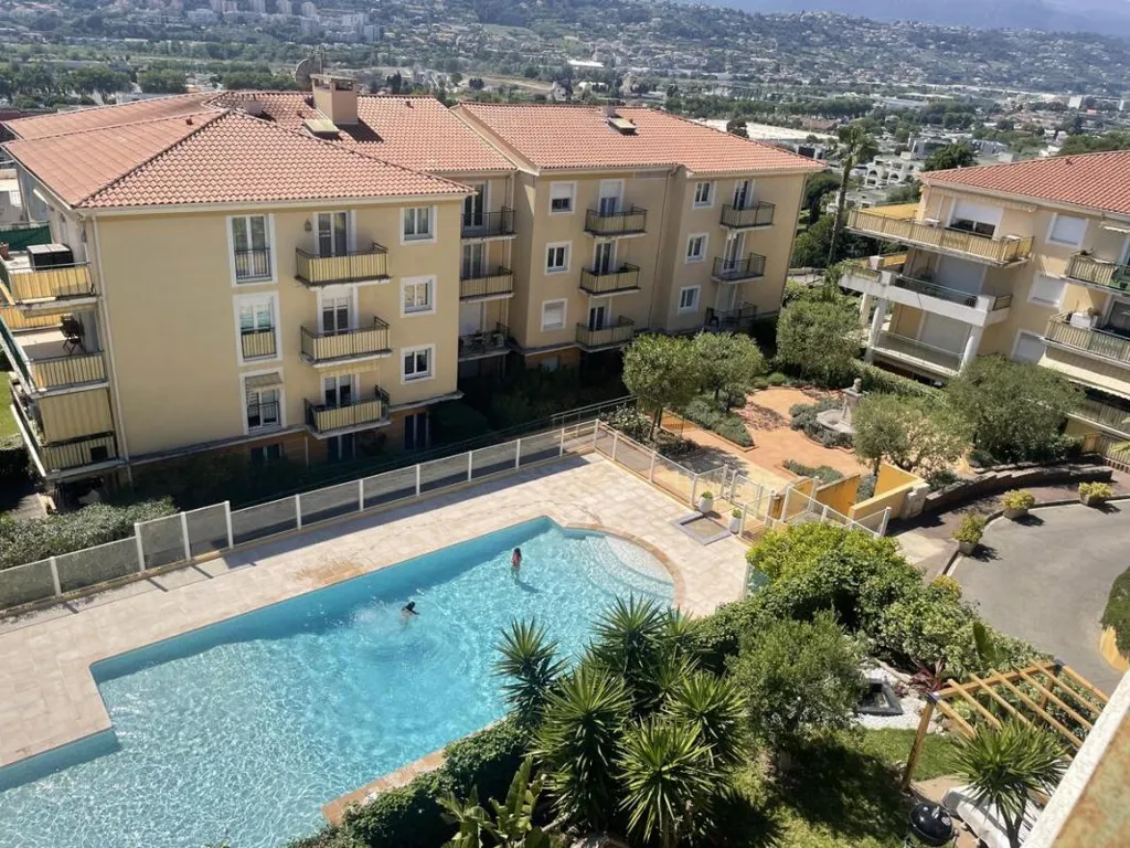 Balcon - Appartement avec Vue Mer et Terrasse à Corniche Fleurie