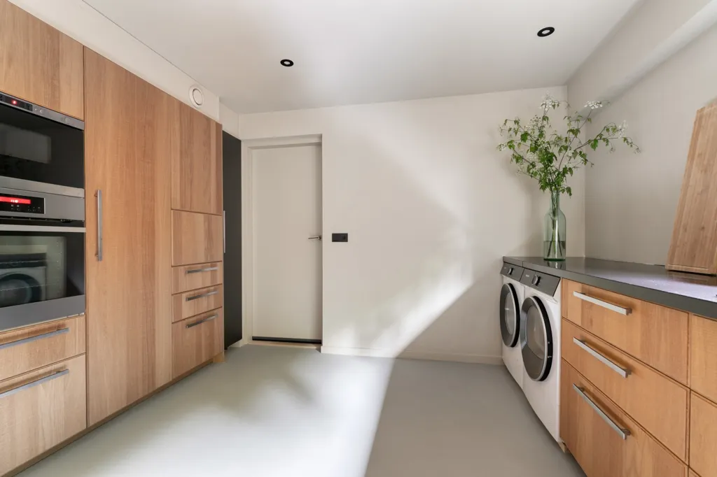 Pesuköök - Fully Renovated Villa with Pool in Nijmegen