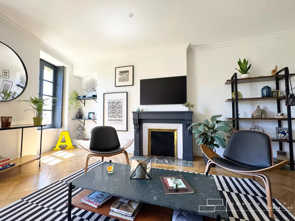 Living Room - Renaissance Flat in City Centre