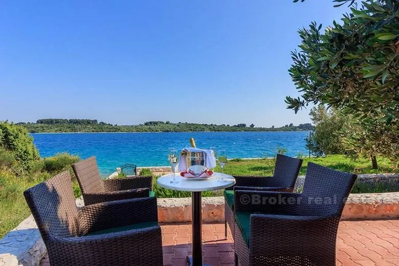 Terrazza - Contemporary Villa with Pool in Trogir