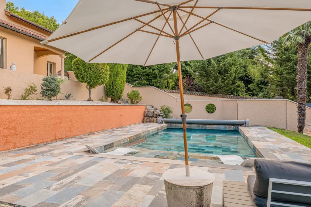 Bassein - Villa with Private Apartment near Lyon Centre