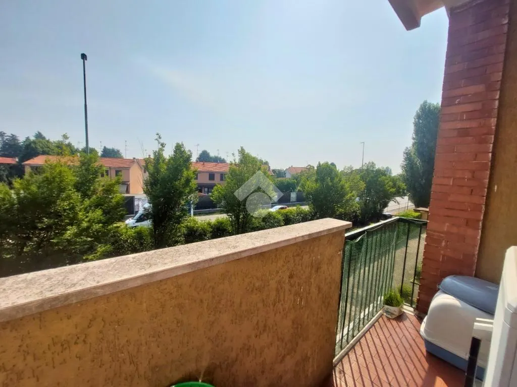 Rõdu - 3-Room Apartment with Balcony in Vittuone